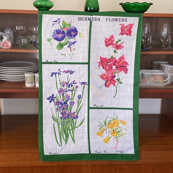 VTG Pure Linen Bermuda Flowers 30”x20” - Picture 7 of 13